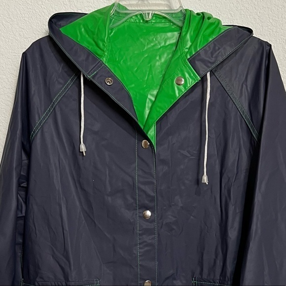 Vintage Vinyl Apple Green & Navy Retro Raincoat with Hood Drawstring Like New  M - Picture 5 of 16